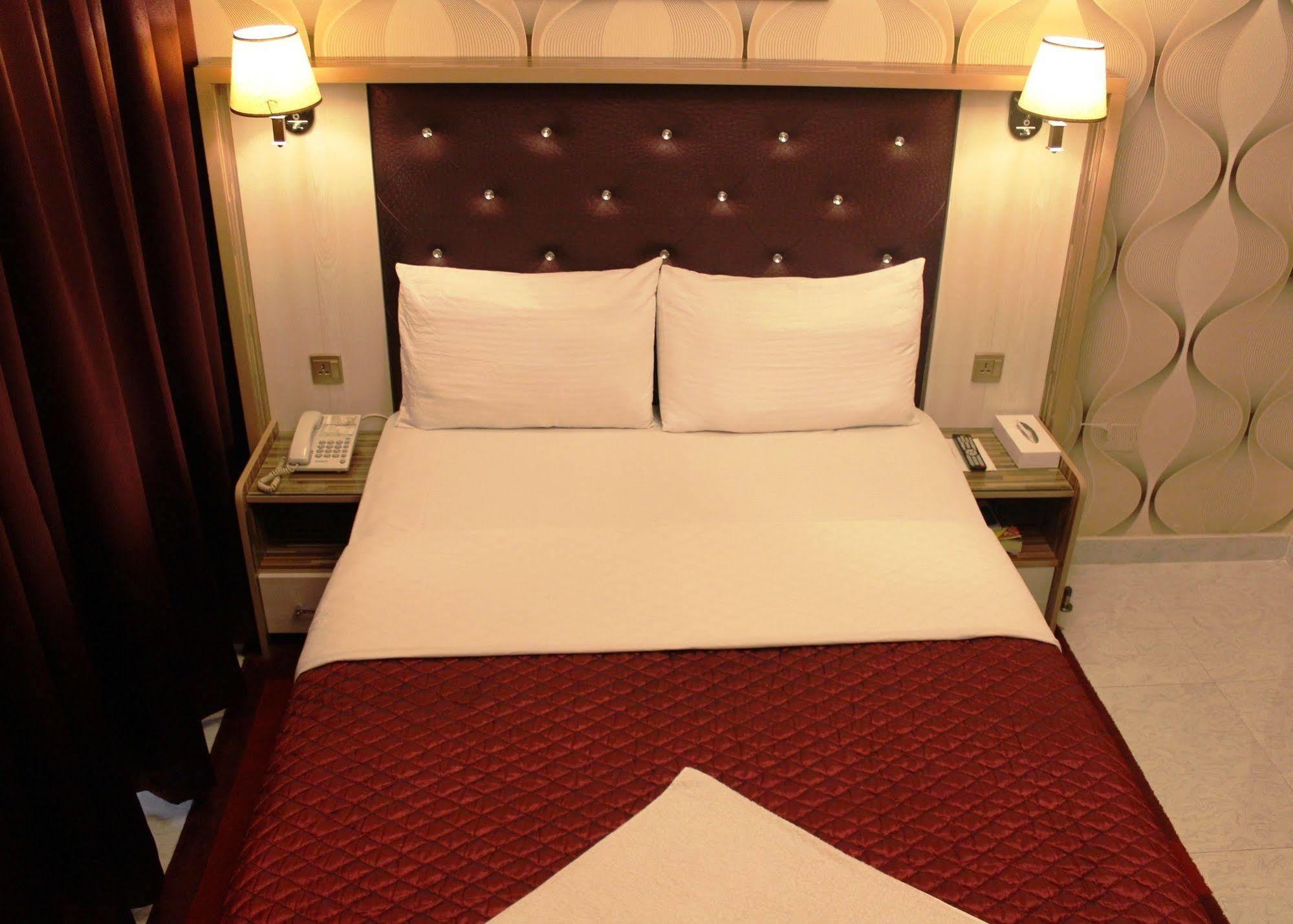 Sutchi Hotel Дубай Екстер'єр фото